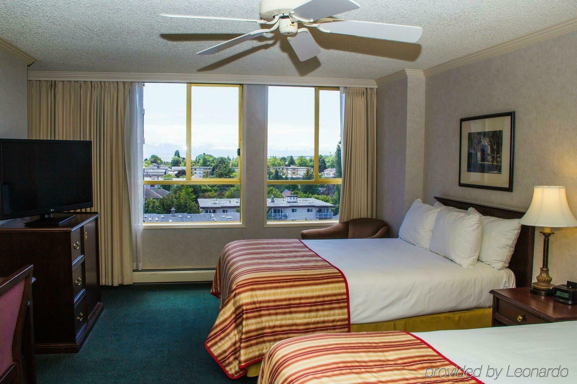 Harbour Towers Hotel & Suites Victoria Exterior foto
